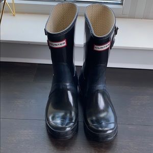 Hunter rain boots with 2 pairs of boot socks